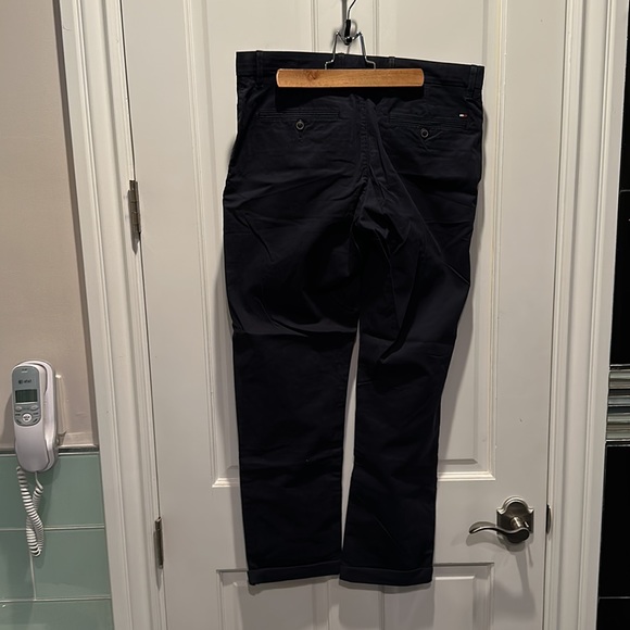 Tommy Hilfiger Authentic Navy Chino Men’s 32/32 - Picture 2 of 4